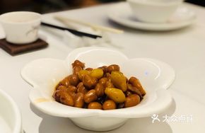Classic Beef Braised Peanuts
