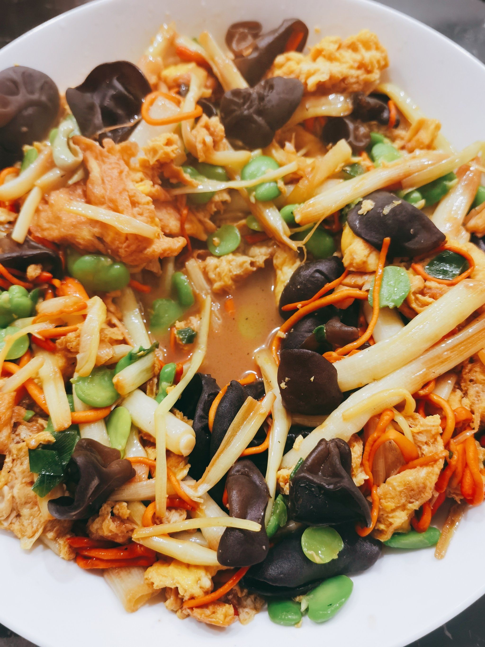 春季美食:蚕豆瓣炒鸡蛋