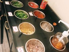 自助调料区-正能量脆肉鲩火锅