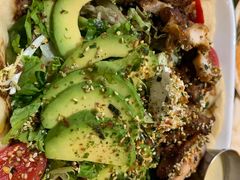 照烧鸡肉配牛油果拉法沙拉-HELLO 27 意面·沙拉·帕尼尼