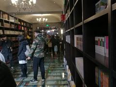 一楼主干道-钟书阁(松江泰晤士小镇店)