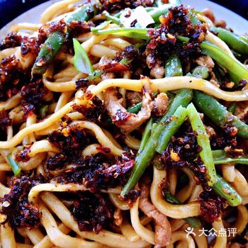 好吃到盘底都要舔光的【家常豆角肉焖面】