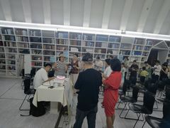 -钟书阁(松江泰晤士小镇店)