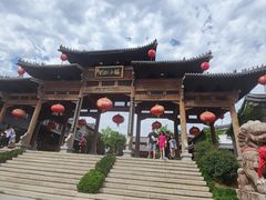 -雪山彩虹谷景区