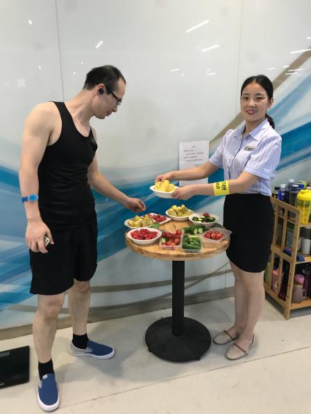 0 服务 : 5.0 前台小姐姐服务态度好,和善