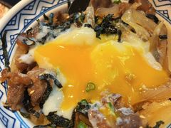 温泉蛋牛丼饭（有蛋）-桃太郎创作料理(大坪店)