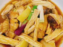 姜葱腐竹焖鱼腩-文记壹心鸡(宝华路店)