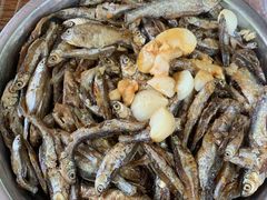 山坑小鱼干-满記土窑烧鷄波浪山莊