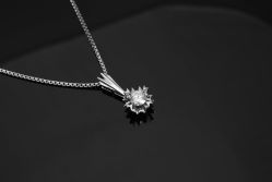 -威德钻石-克拉钻大本营(南京东路店)