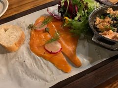 烟熏三文鱼配三文鱼沙拉-SMOKI & CO(五大道店)