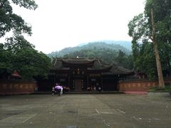 -峨眉山报国寺