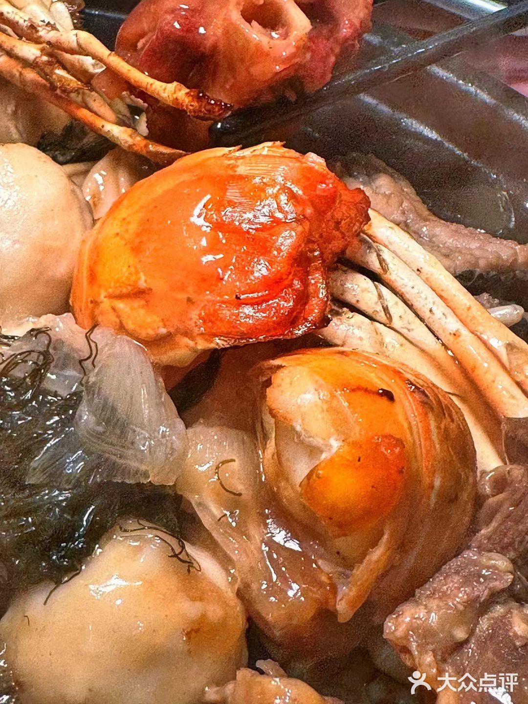 翅叔港式酒家豪华盆菜：丰富食材，美味无穷