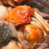 翅叔港式酒家豪华盆菜：丰富食材，美味无穷