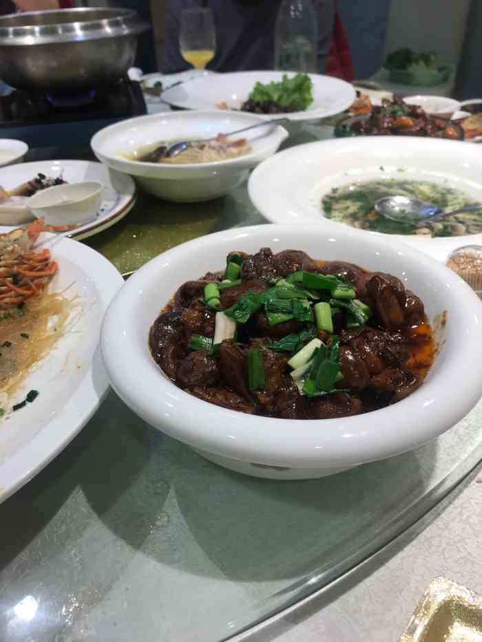 华埠酒楼"冷菜搭配得一般,热菜还不错,特别是龙虾很.