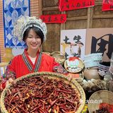 是从曲靖富源空运过来的酸萝卜丝，还有新平酸菜发酵而来