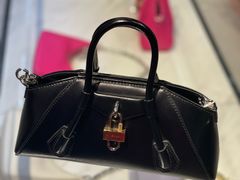 -GIVENCHY(比斯特苏州购物村店)