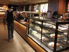 面包甜点陈列柜-星巴克(古象大酒店店)