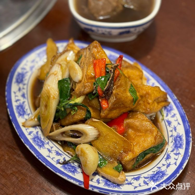 绝对是成都第一台式卤肉饭！