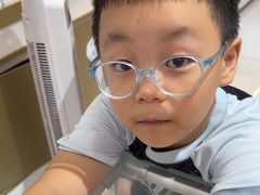 -美式眼镜·授权蔡司.依视路.尼康.豪雅.明月(人民广场店)