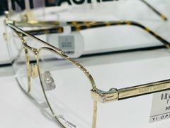 -YI OPTICAL 奕镜·蔡司战略合作店(长宁来福士店)