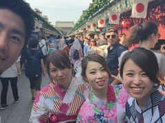 -东京都浅草樱花和服租赁店