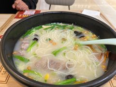 -花馬肆.云南过桥米线(汉神购物广场现场熬汤店)