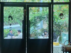 -彳亍咖啡·这里(水湾路店)