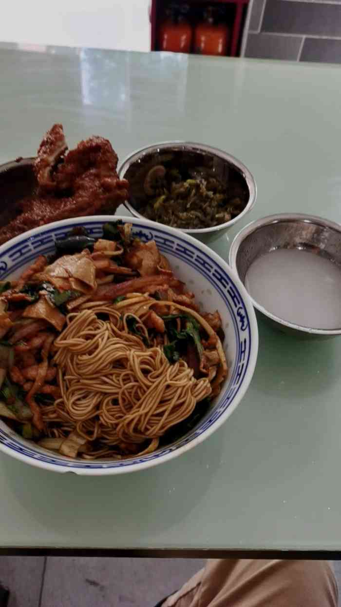 打分 比起现在的网红店,老面馆真的是好吃又良心,这么多才24块!