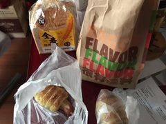芝士香肠面包-巴黎贝甜(大宁国际商业广场店)
