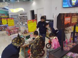 -卡通派潮品玩具折扣仓(青岛新城吾悦广场店)