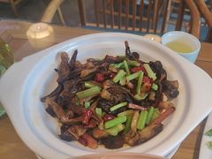 -严记小天府酸菜鱼(西四路店)