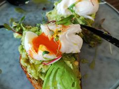 牛油果温泉蛋吐司-O'mills Sourdough Bakery&Bistro(永嘉路店)