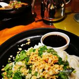 地处千灯湖区域，门口有停车位，但不算很多车位