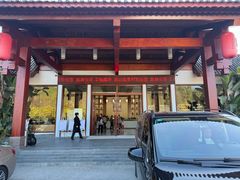 -腾冲洞山温泉村