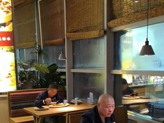 -蜜桃餐厅·伴山(湖滨商业街店)