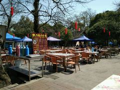 不小心拍到两个妹子，算是福利吧！你喜欢哪个？-兴福老面馆(寺路街店)