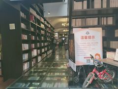 -钟书阁(松江泰晤士小镇店)