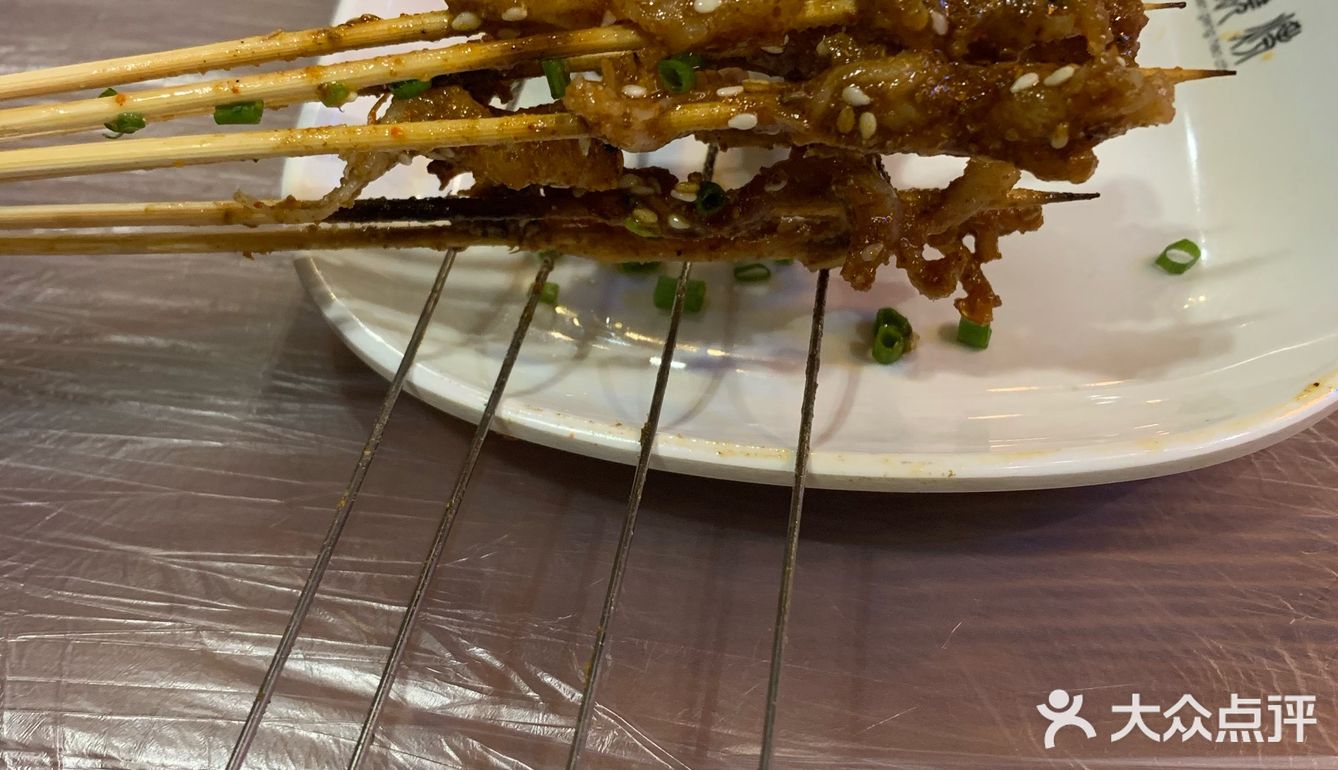 烤牛肉，高压锅生蚝，藕片和土豆都不错