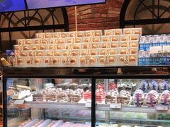 面包甜点陈列柜-皇冠幸福里动物奶油生日蛋糕(万达店)