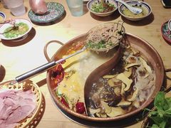 -洱火云南酸菜牛肉火锅(石景山当代商城店)