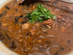 小鸡蘑菇炖粉条-四姐妹东北饺子(沙尾路店)