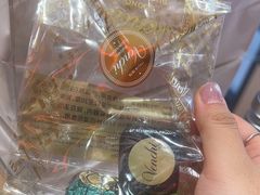 -VENCHI 闻绮(上海佛罗伦萨小镇店)