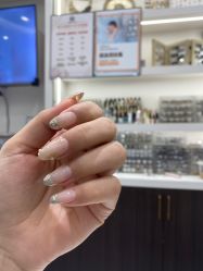 -花岐款式专研健康美甲沙龙