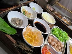 -围炉肉舍•炭烤活鳗•丹东海鲜烤肉(步行街店)