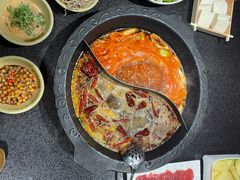 -宽板凳老灶火锅(台湾街店)
