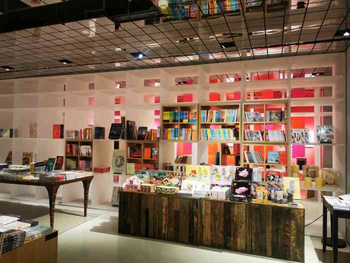 奇点书集(羲和广场店)-"「奇点书集」99玄武区中山路羲和商业广.