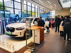 -上海宝信宝马4S店