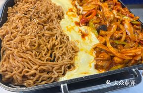 Spicy Noodles with Chicken and Rice Cake