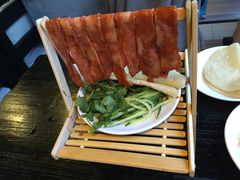 吊烧肉卷饼-我去·春饼文化主题餐厅(国定路总店)