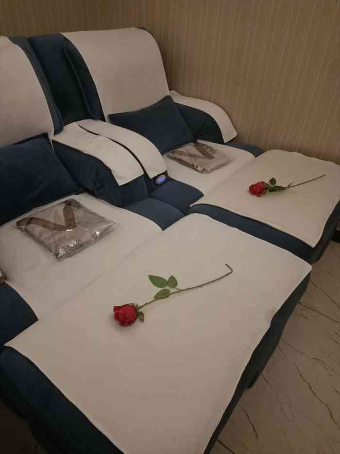 健足堂足道spa养生会馆-"我弟弟说他这两天比较累,所以我就带他来了.